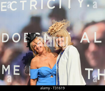 Hippodrome d'Aintree, Aintree, UK. 6ème apr 2019. Le Grand National 2019 festival, jour 3 ; le plaisir d'une journée au Grand National Credit : Action Plus Sport/Alamy Live News Banque D'Images