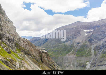 Vue de la Kaiser-Franz-Josefs-Höhe visitors center sur un rocher Banque D'Images