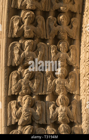 Le portail ouest de l'église saint-trophime à Arles dans le sud de la France dispose de beaux exemples de la sculpture romane. Banque D'Images