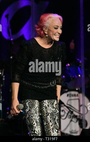 Artiste de musique country Tanya Tucker est montré sur scène pendant un concert en direct de l'apparence. Banque D'Images