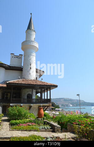 Palais d'été de la reine Marie & Botanical Gardens, Balchik, Bulgarie achevée en 1926 par le roi Ferdinand de Roumanie pour son épouse anglaise Reine Marie Banque D'Images