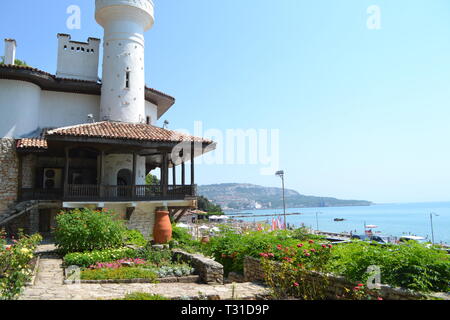 Palais d'été de la reine Marie & Botanical Gardens, Balchik, Bulgarie achevée en 1926 par le roi Ferdinand de Roumanie pour son épouse anglaise Reine Marie Banque D'Images