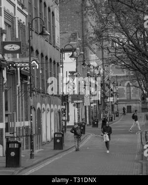 Gay Village, Canal Street, dans le centre-ville de Manchester, Angleterre, Royaume-Uni. Banque D'Images