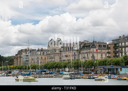 Vue de Alpes suisses et du centre-ville historique de ...