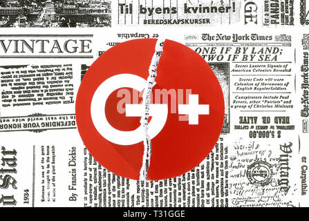 Kiev, Ukraine - 06 Février, 2019 : Google icône plus imprimés sur papier déchiré et mis sur retro journal. Google est en cours de fermeture Google +, admet une faible con Banque D'Images