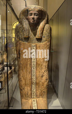 Turin, Piémont, Italie. Mars 2019. Au musée Égyptien, exposition de sarcophages. Banque D'Images