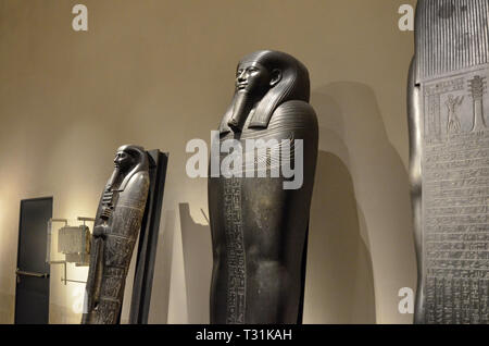 Turin, Piémont, Italie. Mars 2019. Au musée Égyptien, exposition de sarcophages. Banque D'Images