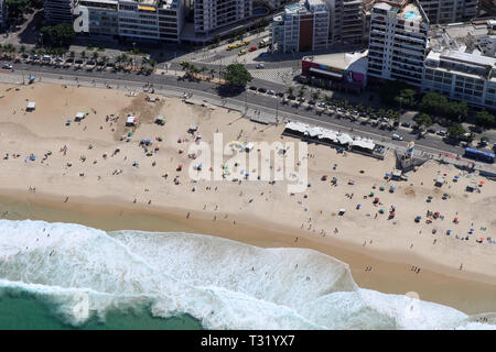 Vol panoramique sur la côte de Rio de Janeiro avec vue imprenable Banque D'Images