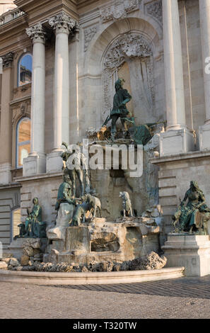 Budapest, Hongrie - 5 novembre 2015 : La Fontaine du roi Matthias au Palais Royal (Château de Buda à Budapest, Hongrie) Banque D'Images