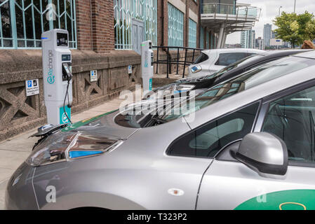 Points de recharge pour voitures électriques à Seacombe ferry terminal. Banque D'Images