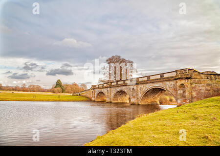 Vue de pont à Kedlestone Kedlestone, Hall, Derbyshire, Angleterre Banque D'Images