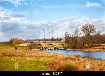 Vue de pont à Kedlestone Kedlestone, Hall, Derbyshire, Angleterre Banque D'Images