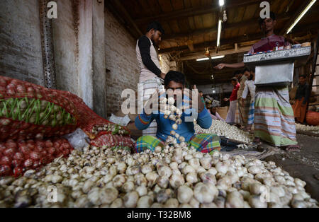 Un grand marché de gros dans la région de la rivière Sadarghat à Dhaka. Banque D'Images