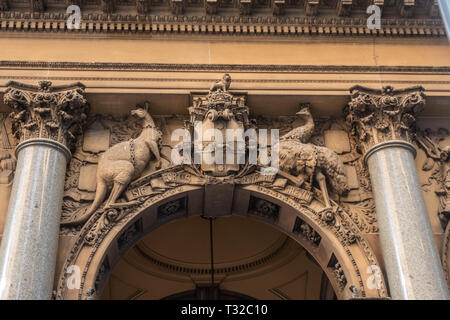 Sydney, Australie - 12 Février 2019 : Lieux Historiques et emblématiques du General Post Office building facade sur coin de Martin Place et , George Street. Australi Banque D'Images