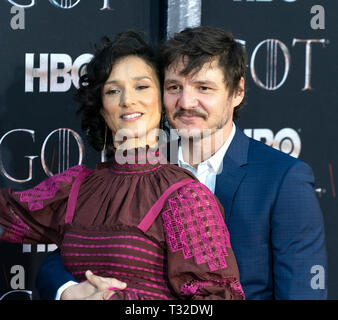 NEW YORK, NY 03 avril : Indira Varma et Pedro Pascal assister à HBO 'Game of Thrones' premiere saison finale au Radio City Music Hall, le 03 avril, 2019 dans Banque D'Images