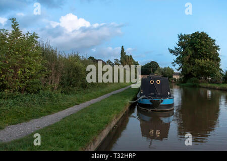 15-04 amarré près de Moss sur le trou d'Enroulement Hall du canal de Shropshire Union, Audlem, Cheshire, Angleterre Banque D'Images