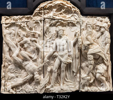 Un ivoire 1624 relief représentant des résultats de Marsyas Apollo, le défi à l'affiche dans l'ivoire et d'Ambre collection de château de Rosenborg. Banque D'Images