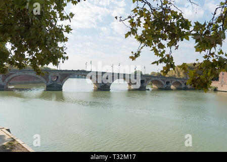 Pont Neuf ou nouveau pont est un pont du 16e siècle à Toulouse, France. Banque D'Images