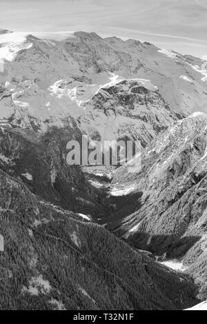 Paysage d'une vue sur les montagnes de surroundin la station de ski de La Plagne en Savoie, de la France, les Alpes Françaises Banque D'Images