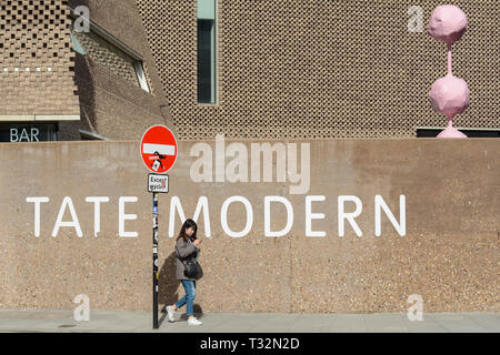 Pas d'entrée à l'extérieur de la Tate Modern, Londres, Angleterre, Royaume-Uni Banque D'Images