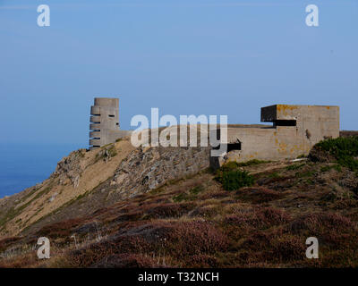 Concreate WW2 Tour d'observation de l'artillerie allemande & Lookout sur les falaises près du sentier du Littoral à la citadelle de l'île de Jersey, Îles britanniques.UK Banque D'Images