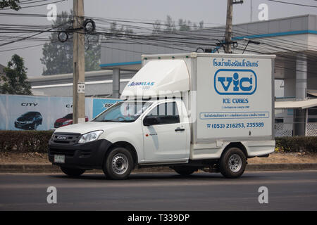 Chiang Mai, Thaïlande - 4 Avril 2019 : Cold camion conteneur pour le transport de la glace. Photo road no.121 à environ 8 km du centre-ville de Chiang Mai, Thaïlande. Banque D'Images