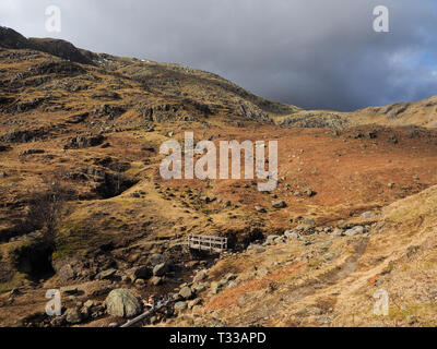 Les nuages menaçants à Tilberthwaite Gill, Cumbria Banque D'Images