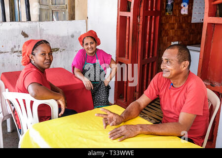 Cartagena Colombie,El Lagito,Hispanic Latin Latino immigrants ethniques minorités,résidents,adultes homme hommes,femme femmes femmes femmes femmes Banque D'Images