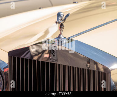 Naples, Floride, USA - Mars 23,2019 Crème : Rolls Royce Corniche 1985 tête de liste déroulante lors de la 32e Assemblée annuelle du dépôt de Naples Salon de voitures de Naples, en Floride. E Banque D'Images