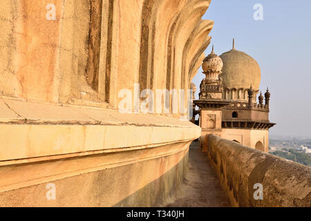 Bijapur, Gol Gumbaz, le mausolée du roi Mohammed Adil Shah, Sultan de Bijapur. La tombe, située à Bijapur ville dans l'état du Karnataka, Inde Banque D'Images