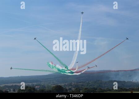 Flying Frecce Tricolori plans avec fumée colorée Banque D'Images