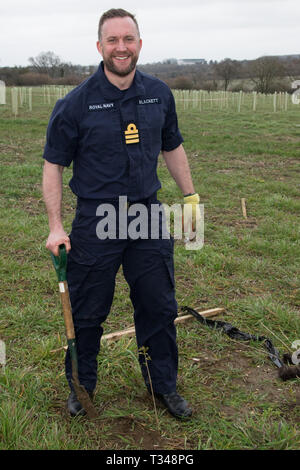 La Rugby Football Union est la plantation d'un bosquet d'arbres en l'honneur de ceux qui ont vécu et servi dans la Première Guerre mondiale. On mentionnera en particulier le capitaine de corvette Arthur Leyland Harrison qui était un officier de la marine royale anglaise et première guerre mondiale, décoré de la Croix de Victoria - il a joué rugby union et a été couvert deux fois pour l'Angleterre et l'Angleterre est la seule à avoir été international reçu la Croix. Il a été tué au combat à Zeebrugge, Belgique le 23 avril 1918, 32 ans. La plantation d'arbre ont été Jeff Blackett, Vice-président de la Rugby Football Union et son fils sera commandant Blackett, comme nous Banque D'Images