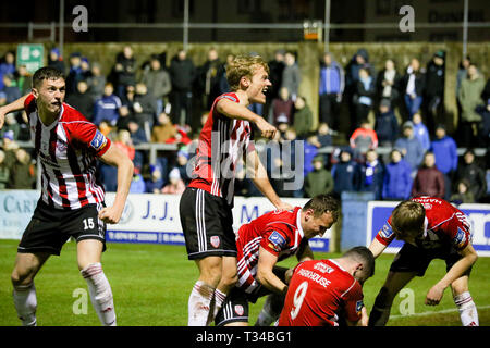 EOIN TOAL et GREGG SLOGGETT de Derry City FC clebrate avec AIDY DELAP de Derry City FC lors de la fixation de la Ligue Airtricity entre Finn Harps FC & Banque D'Images