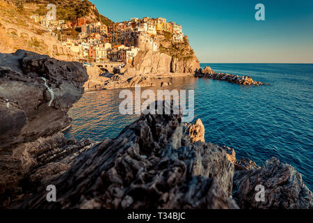 Manarola, Cinque Terre (Riviera Italienne Ligurie), l'Italie - italien célèbre les destinations de voyage Banque D'Images