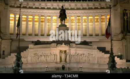 Monument Victor Emmanuel II nuit close up Banque D'Images