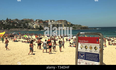 SYDNEY, AUSTRALIE - janvier 31, 2016 : la plage de Bondi et signer à la north à Sydney Banque D'Images