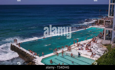 SYDNEY, AUSTRALIE - 31 janvier 2016 : les icebergs piscine à Bondi Beach, la célèbre plage de l'Australie Banque D'Images