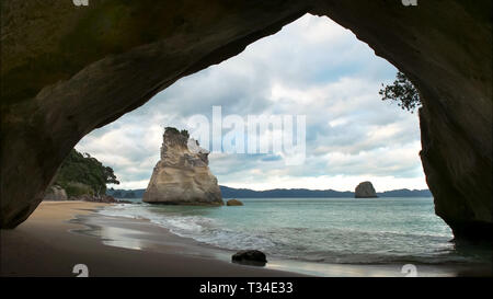 Vue de l'après-midi de cathedral cove en nz Banque D'Images