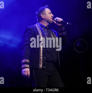 Mikey Graham vu l'exécution à la CPI à Sydney pendant la Boyzone's Merci & Bonne nuit tournée d'adieux. Banque D'Images