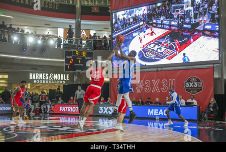 Bloomington, MN, USA. 5ème apr 2019. États-unis - les joueurs de basket-ball du collège a pris dans le parc 2019 3X3U Championnat National au centre commercial d'Amérique Rotunda, vendredi 5 avril, 2019 à Bloomington, MN. ] ELIZABETH FLORES ''¢ Crédit : liz.flores@startribune.com Elizabeth Flores/Minneapolis Star Tribune/ZUMA/Alamy Fil Live News Banque D'Images