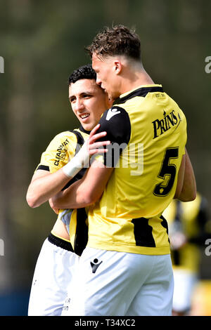 Arnhem, Pays-Bas. 06 avr, 2019. ARNHEM, 06-04-2019, saison 2018/2019, Papendal, Tweede Divisie néerlandaise, Jong Vitesse dvd Hicham Acheffay célébrant son but avec Jong Vitesse player Crédit : Mats Grotenbreg Pro Shots/Alamy Live News Banque D'Images