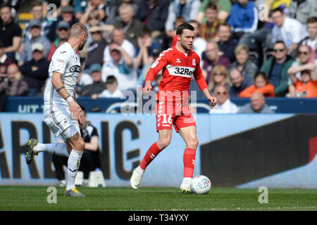 Swansea, Pays de Galles, Royaume-Uni. Le 06 avril, 2019Jonathan Howson de Middlesbrough a la possession du ballon pendant le match de championnat entre Sky Bet Swansea City et Middlesbrough au Liberty Stadium de Swansea, le samedi 6 avril 2019. (Crédit : Jeff Thomas | MI News) usage éditorial uniquement, licence requise pour un usage commercial. Aucune utilisation de pari, de jeux ou d'un seul club/ligue/dvd publications. Photographie peut uniquement être utilisé pour les journaux et/ou à des fins d'édition de magazines. Crédit : MI News & Sport /Alamy Live News Banque D'Images