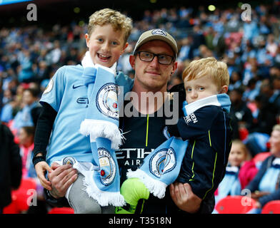 Londres, Royaume-Uni. 06 avr, 2019. Fans de Manchester City lors de la demi-finale de la Coupe FA Unis match entre Manchester City et Brighton & Hove Albion au stade de Wembley, Londres, Royaume-Uni le 06 avril 2019. Action Crédit : Foto Sport/Alamy Live News Banque D'Images