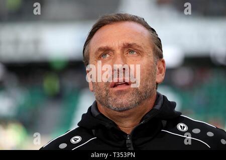 Wolfsburg, Allemagne. 06 avr, 2019. firo : 06.04.2019 Football, 1.Bundesliga, la saison 2018/2019 VfL Wolfsburg - Hanovre 96, Thomas DOLL, entraîneur en chef, Hanovre 96, Portrait, les expressions du visage, l'utilisation de crédit dans le monde entier | : dpa/Alamy Live News Banque D'Images