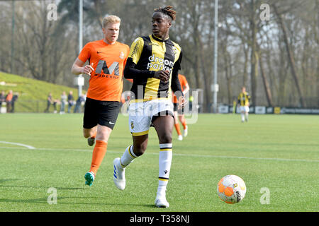 Arnhem, Pays-Bas. 06 avr, 2019. ARNHEM, 06-04-2019, Papendal, saison 2018 / 2019, le néerlandais Tweede Divisie, Jong Vitesse dvd Richie Musaba pendant le match Jong Vitesse - HHC Hardenberg 4-1 : Crédit Photos Pro/Alamy Live News Banque D'Images