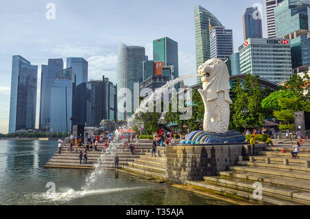 Singapour, en Asie - le 16 décembre 2018 : du Parc Merlion Singapour est une attraction touristique et historique, situé près de l'un Fullerton, Singapour. Banque D'Images