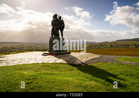 Le Mémorial Commando à Spean Bridge en Ecosse, avec Ben Nevis en arrière-plan. Banque D'Images
