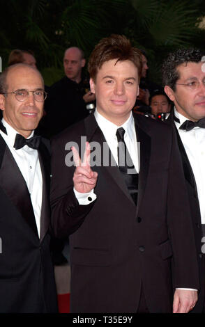 CANNES, FRANCE. 12 mai 2001 : l'Acteur Mike Myers à la première de son film Shrek au Festival de Cannes. © Paul Smith/Featureflash Banque D'Images