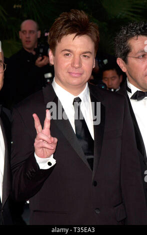 CANNES, FRANCE. 12 mai 2001 : l'Acteur Mike Myers à la première de son film Shrek au Festival de Cannes. © Paul Smith/Featureflash Banque D'Images