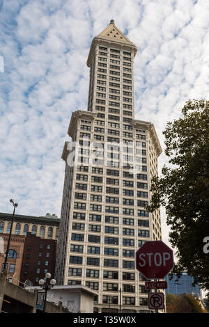 Vue depuis la rue de Smith Tower à Seattle, Washington, USA. Banque D'Images